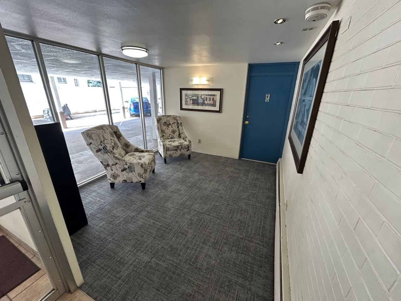 Executive Apartments - Photo 3 of 8