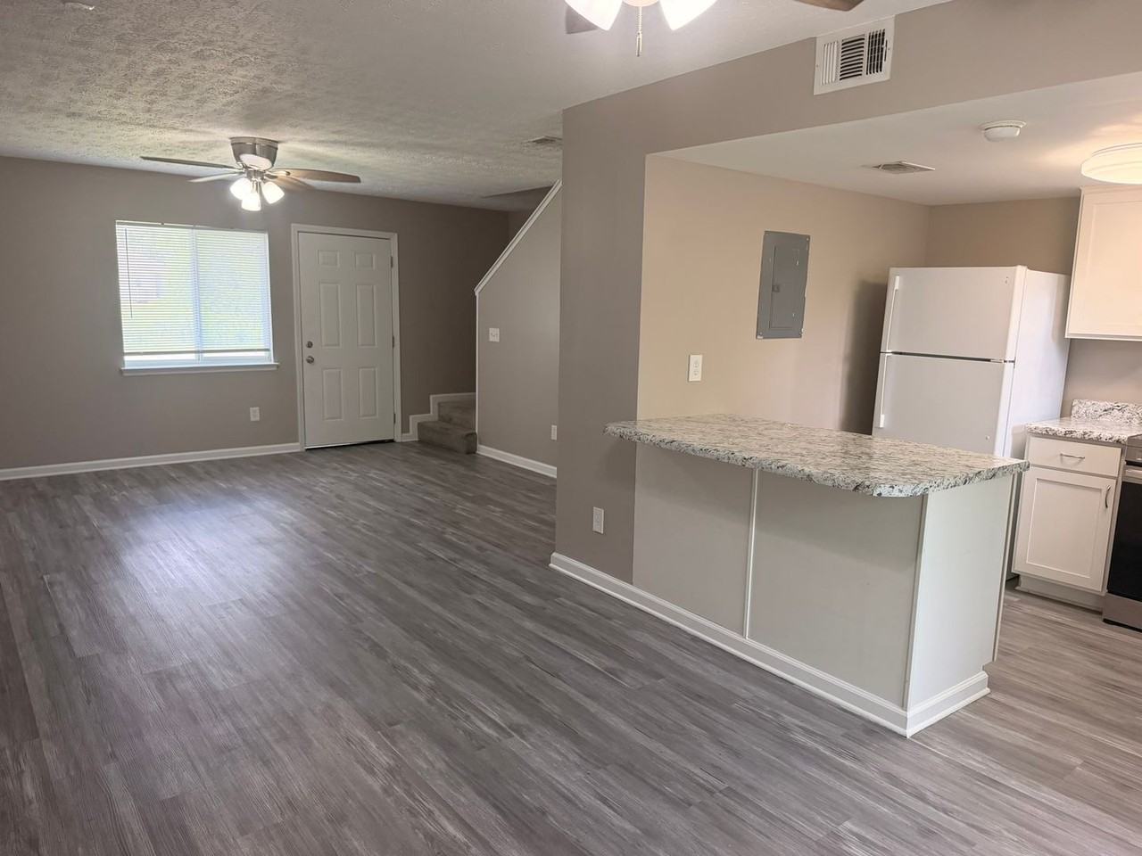 2916 Sequoia Ave - Photo 2 of 11