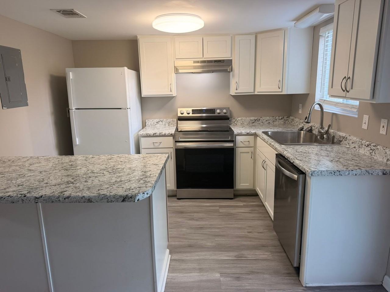 2916 Sequoia Ave - Photo 4 of 11