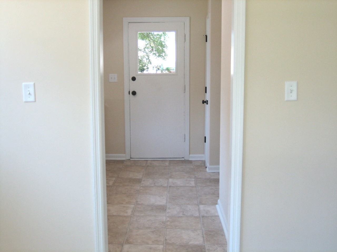 2106 Robin St - Photo 2 of 7
