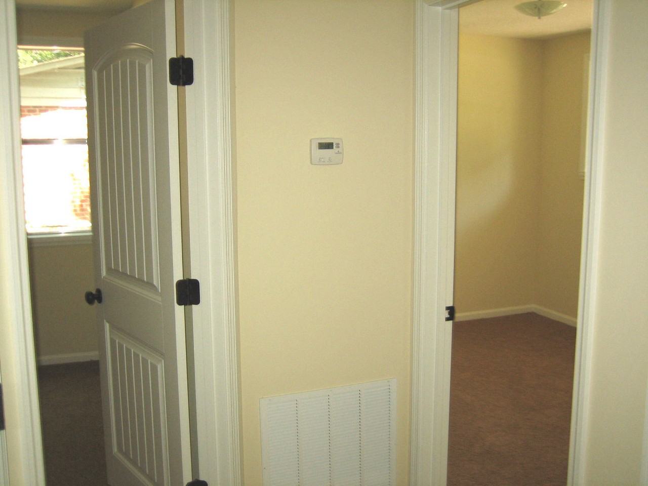 2106 Robin St - Photo 3 of 7