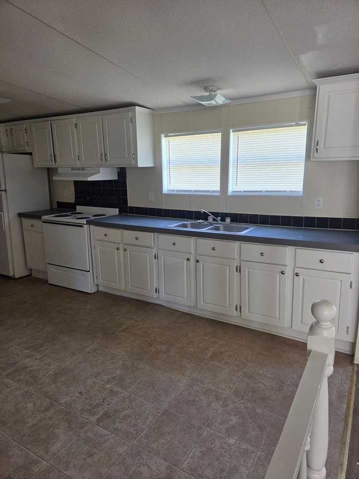 4244 Cat Creek Rd - Photo 5 of 6