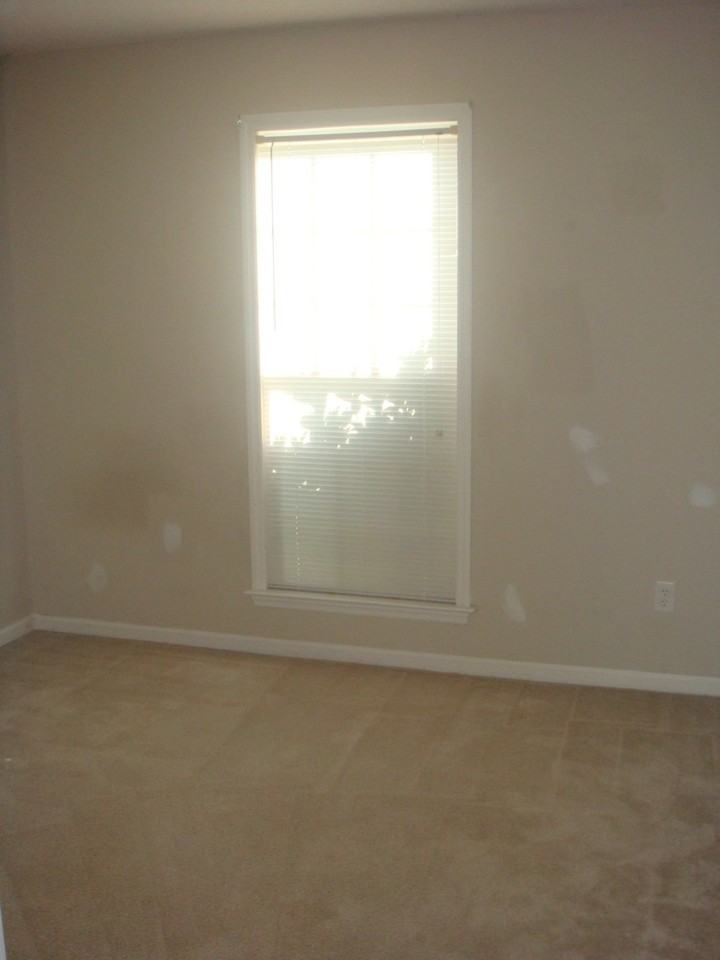 819 Madelyn St - Photo 3 of 8