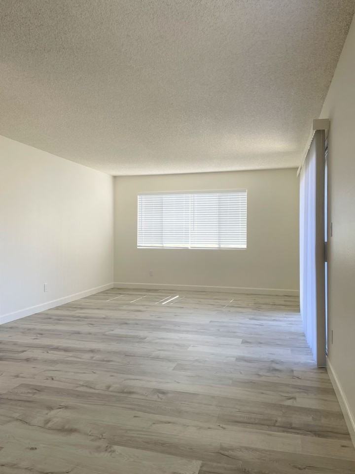 1255 W 7th St - Photo 2 of 14