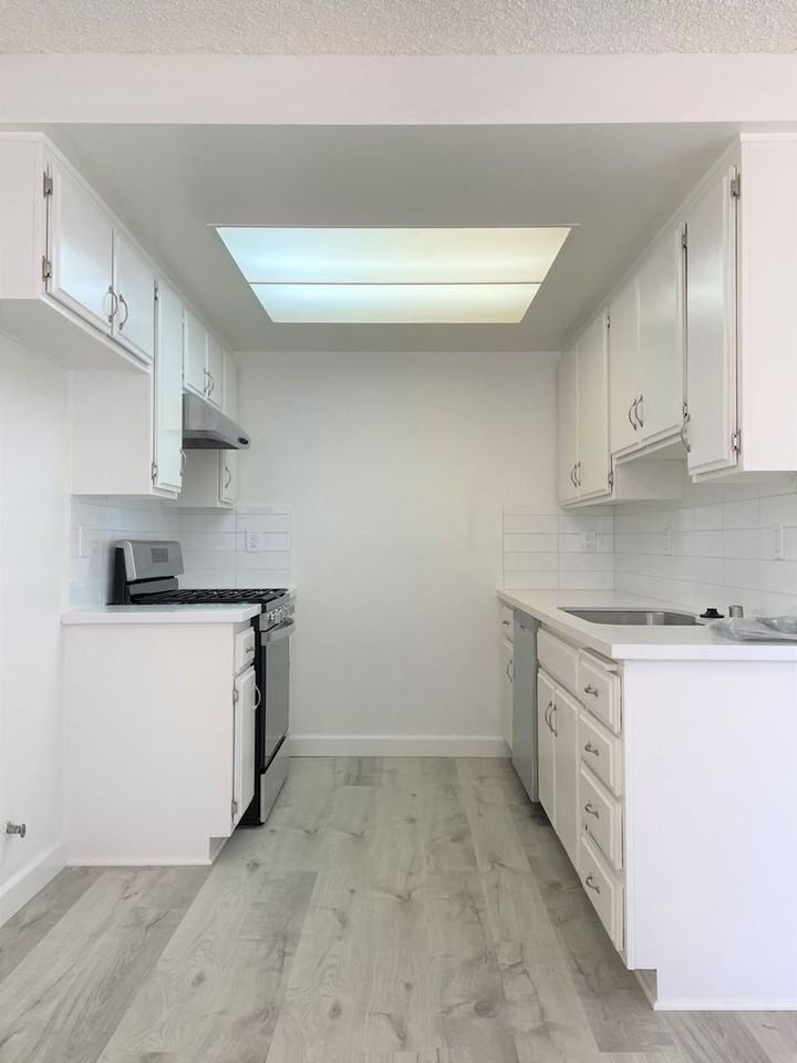1255 W 7th St - Photo 5 of 14