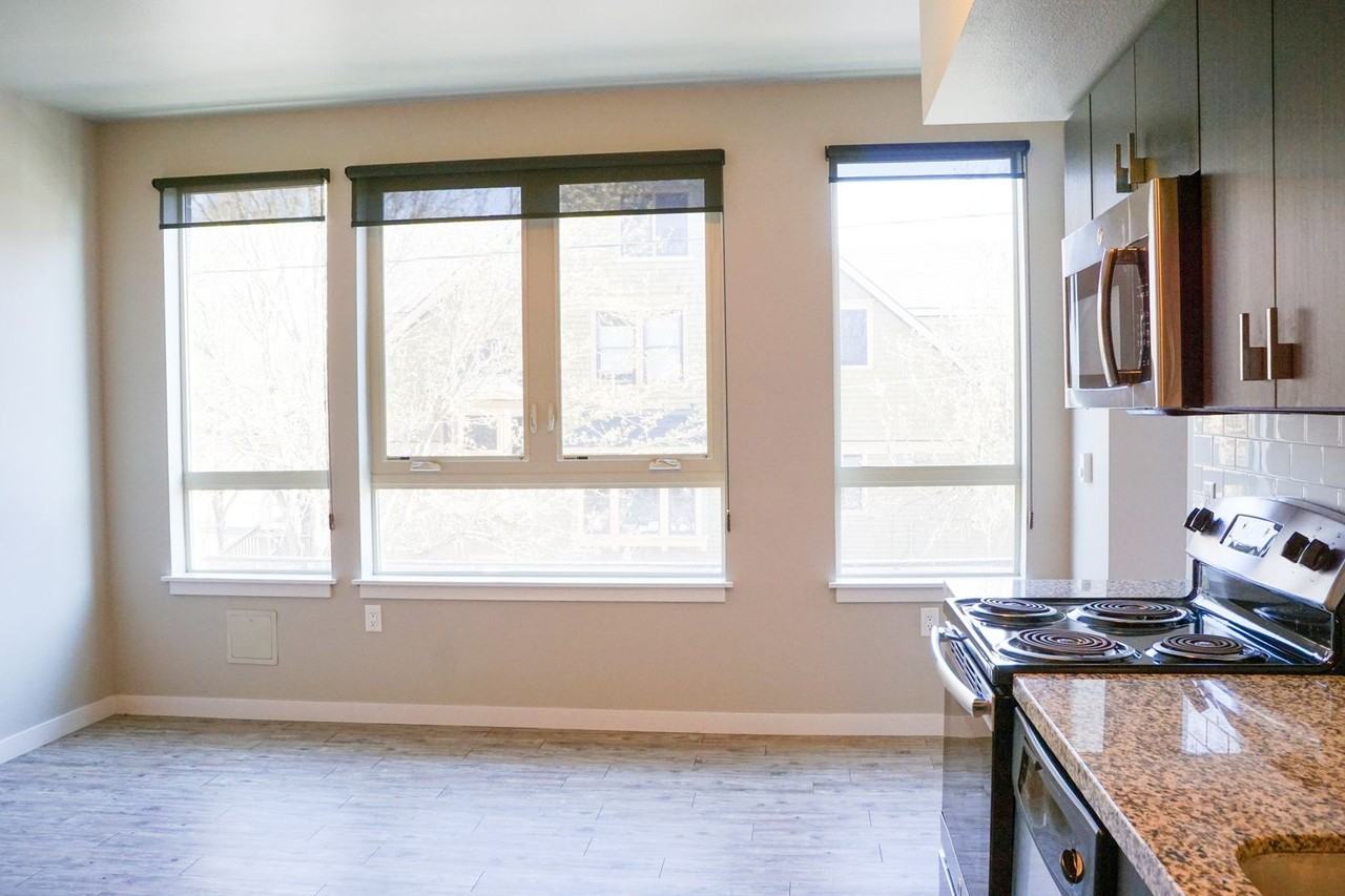 411 Se 14th Ave #206 - Photo 3 of 15
