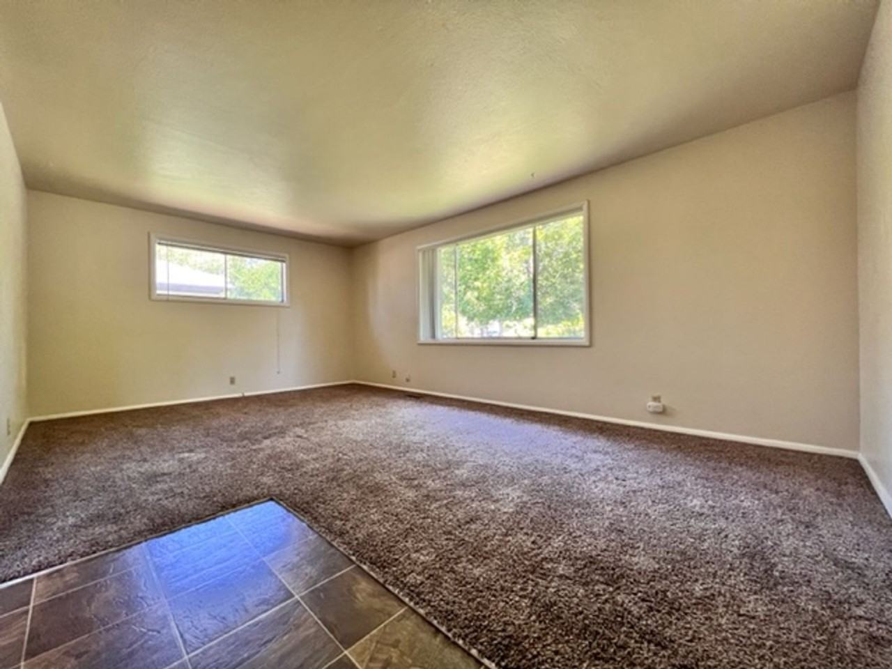 1813 N Harrison Blvd - Photo 2 of 16