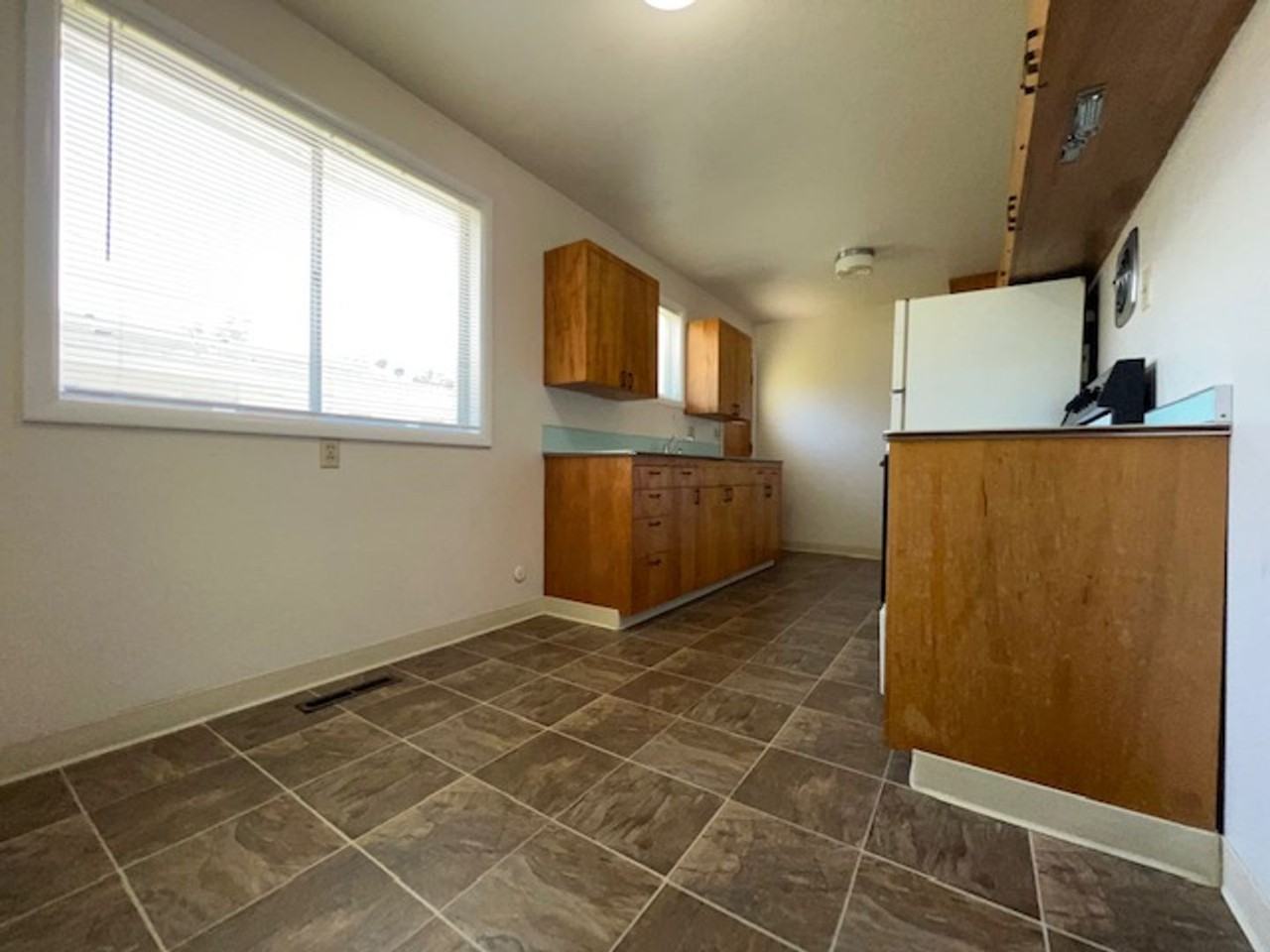 1813 N Harrison Blvd - Photo 4 of 16