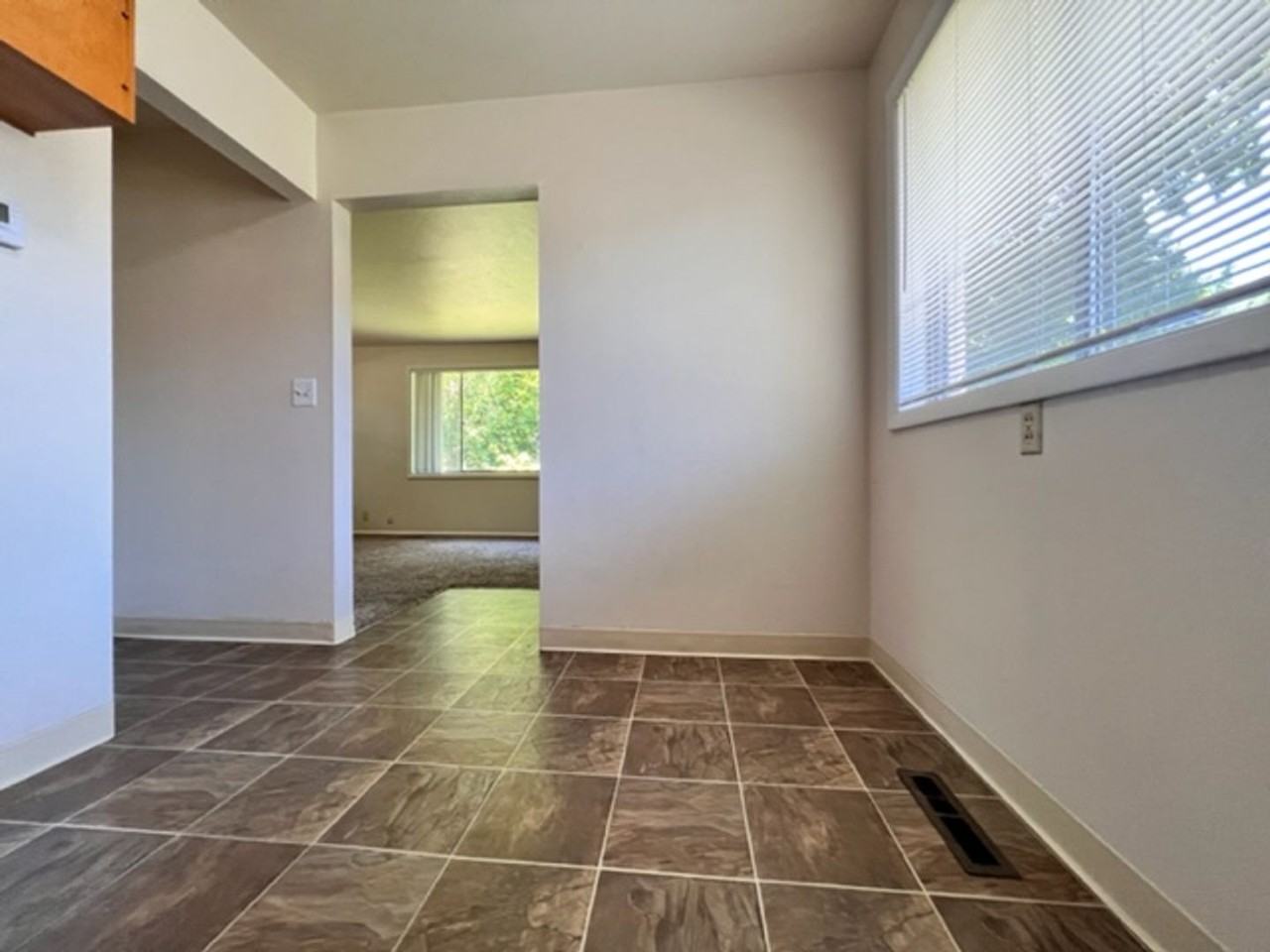 1813 N Harrison Blvd - Photo 5 of 16