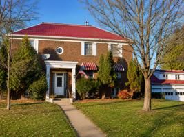 featured image of 200 E Garfield St