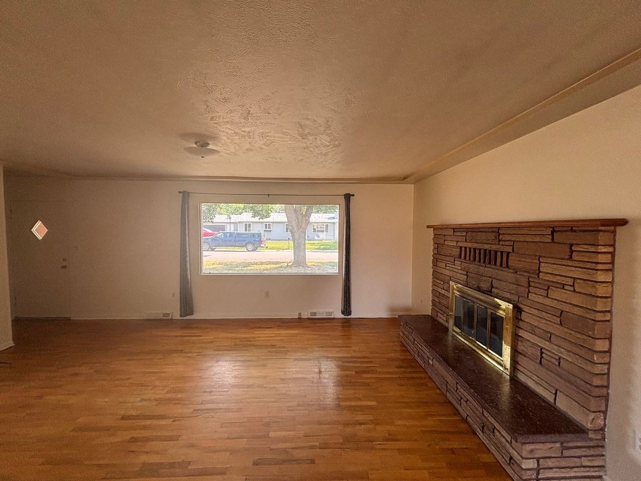 2608 Cardinal Dr - Photo 2 of 19