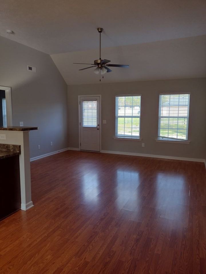 3028 Barretts Ridge Dr - Photo 2 of 25