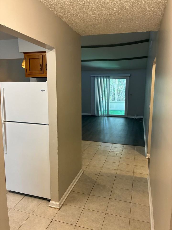 415 Admirals Walk Dr - Photo 2 of 9