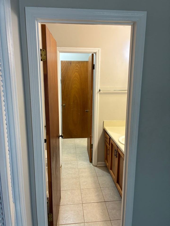 415 Admirals Walk Dr - Photo 4 of 9
