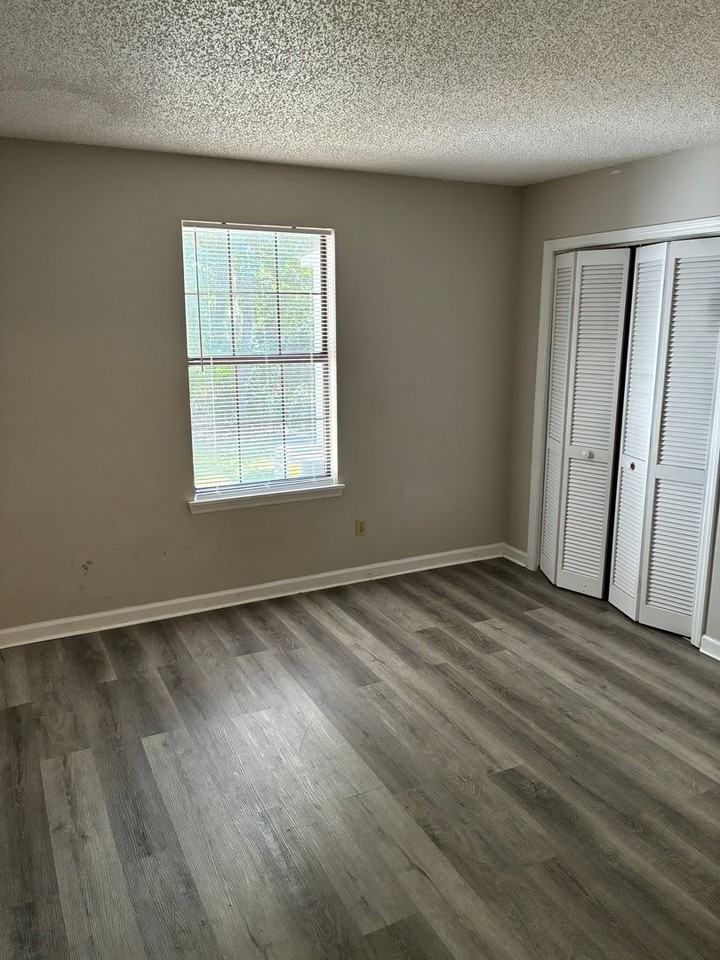 415 Admirals Walk Dr - Photo 5 of 9