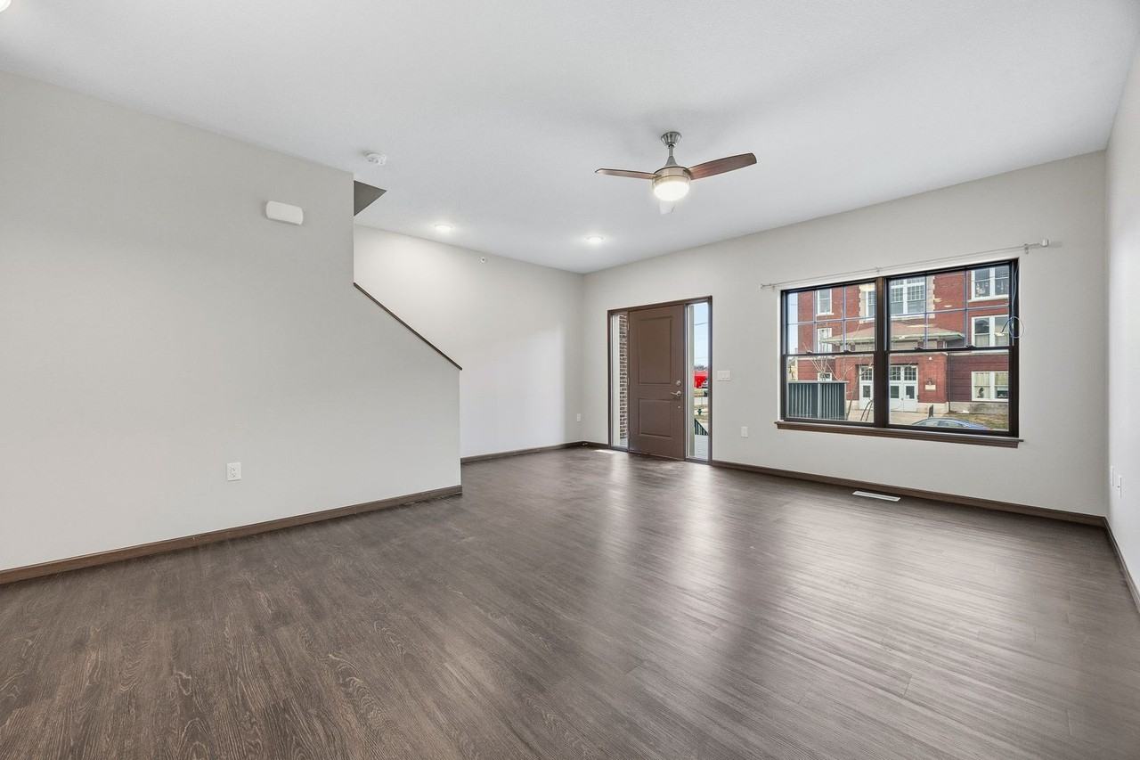 457 2nd Ave Sw - Photo 4 of 29