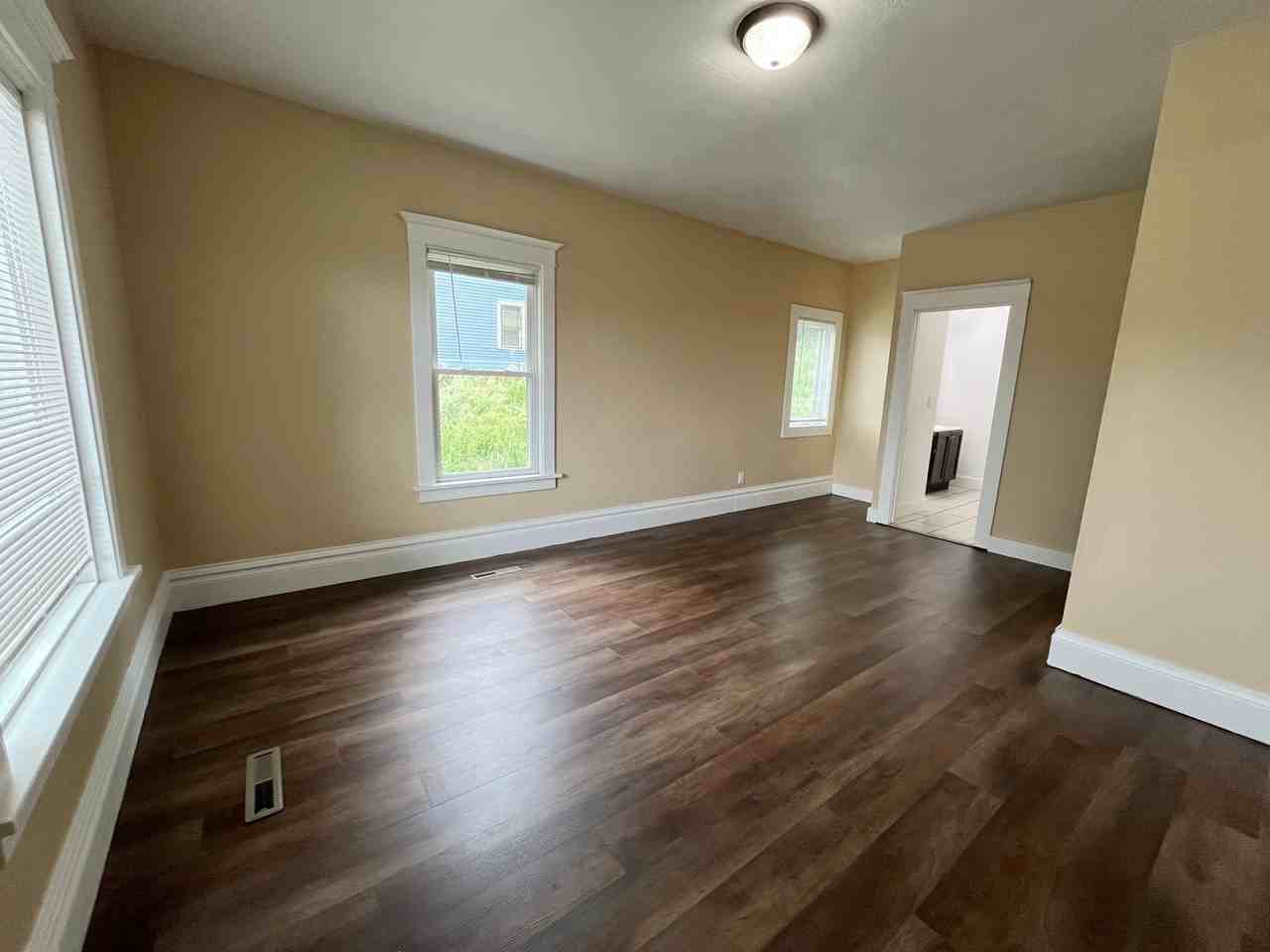 223 N Minnesota Ave - Photo 4 of 34