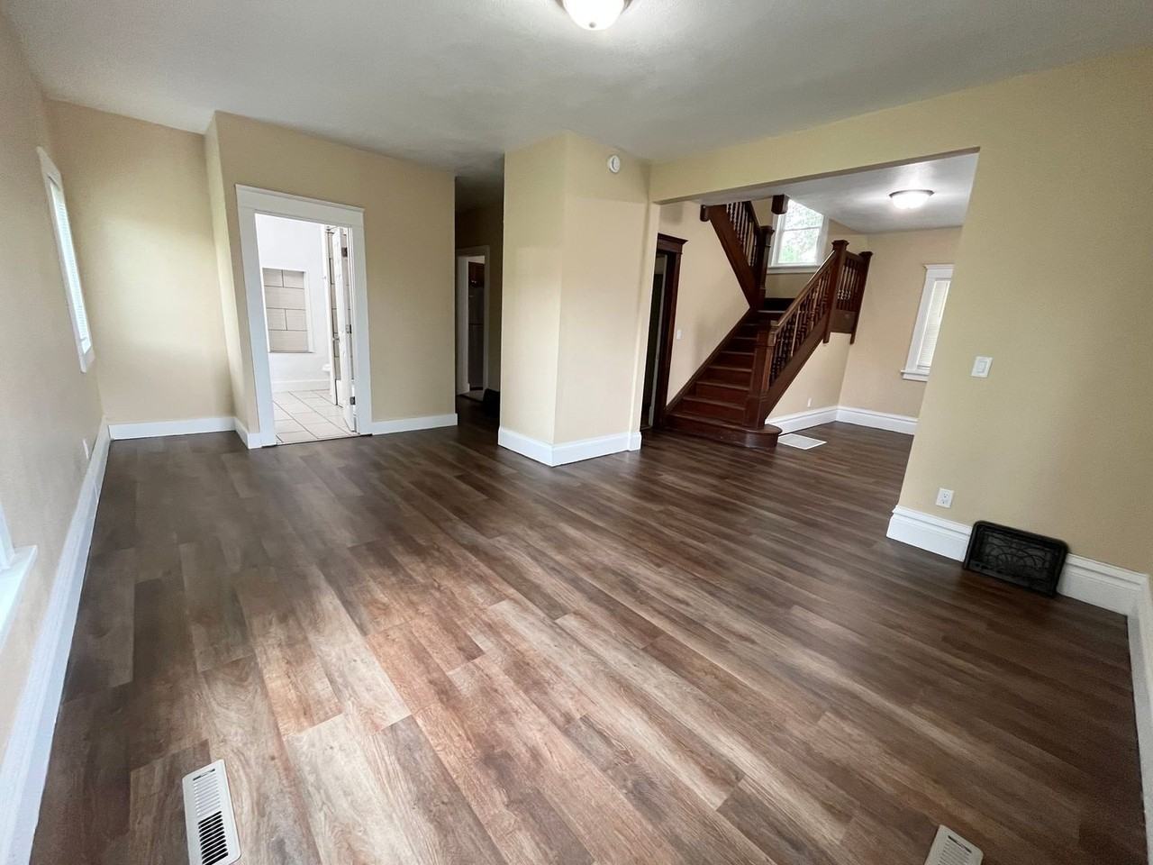 223 N Minnesota Ave - Photo 5 of 34