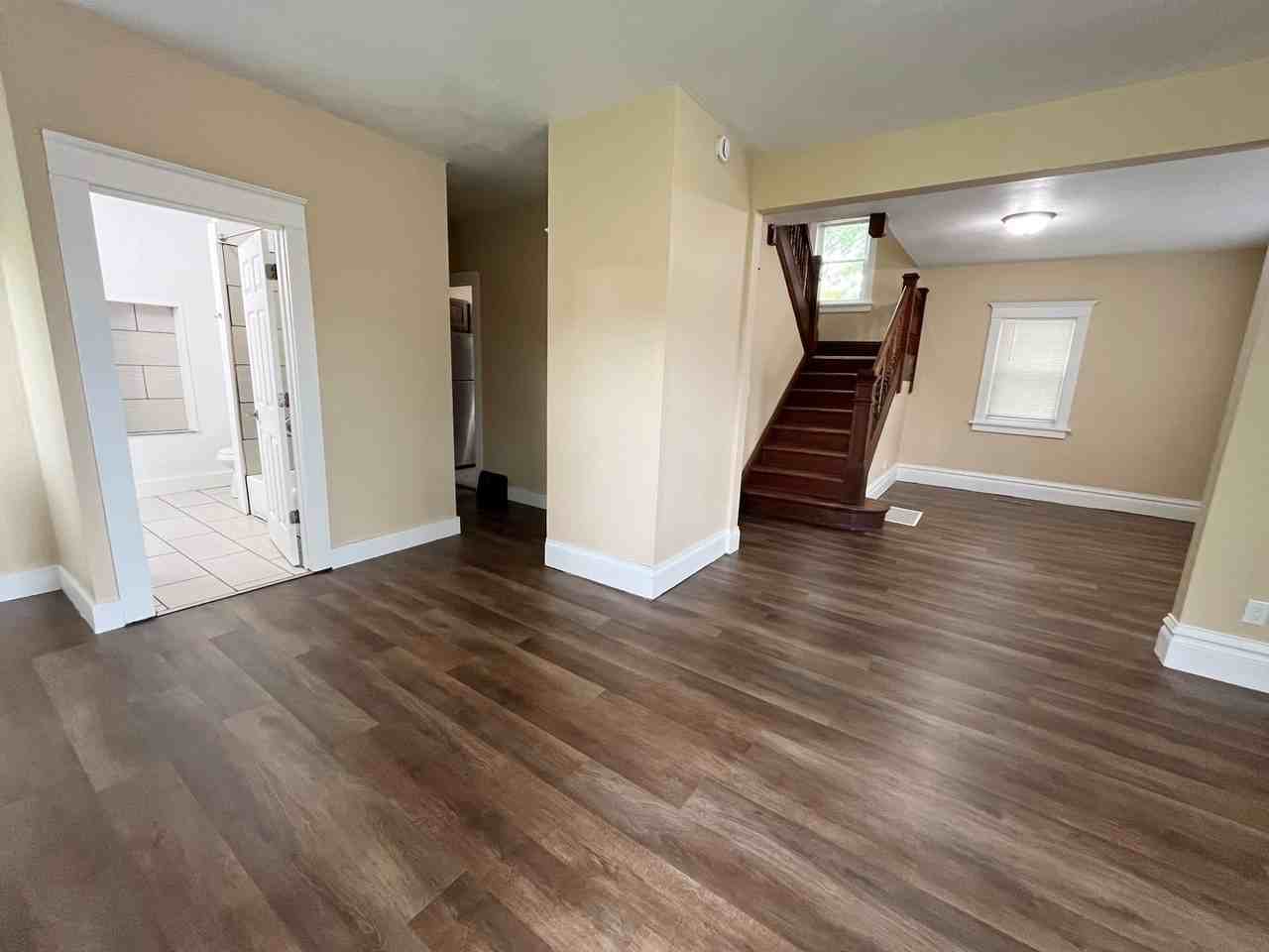 223 N Minnesota Ave - Photo 6 of 34