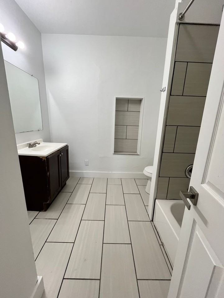 223 N Minnesota Ave - Photo 7 of 34