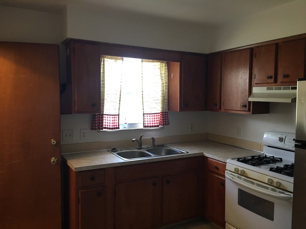 1896 Flint Ave - Photo 7 of 20