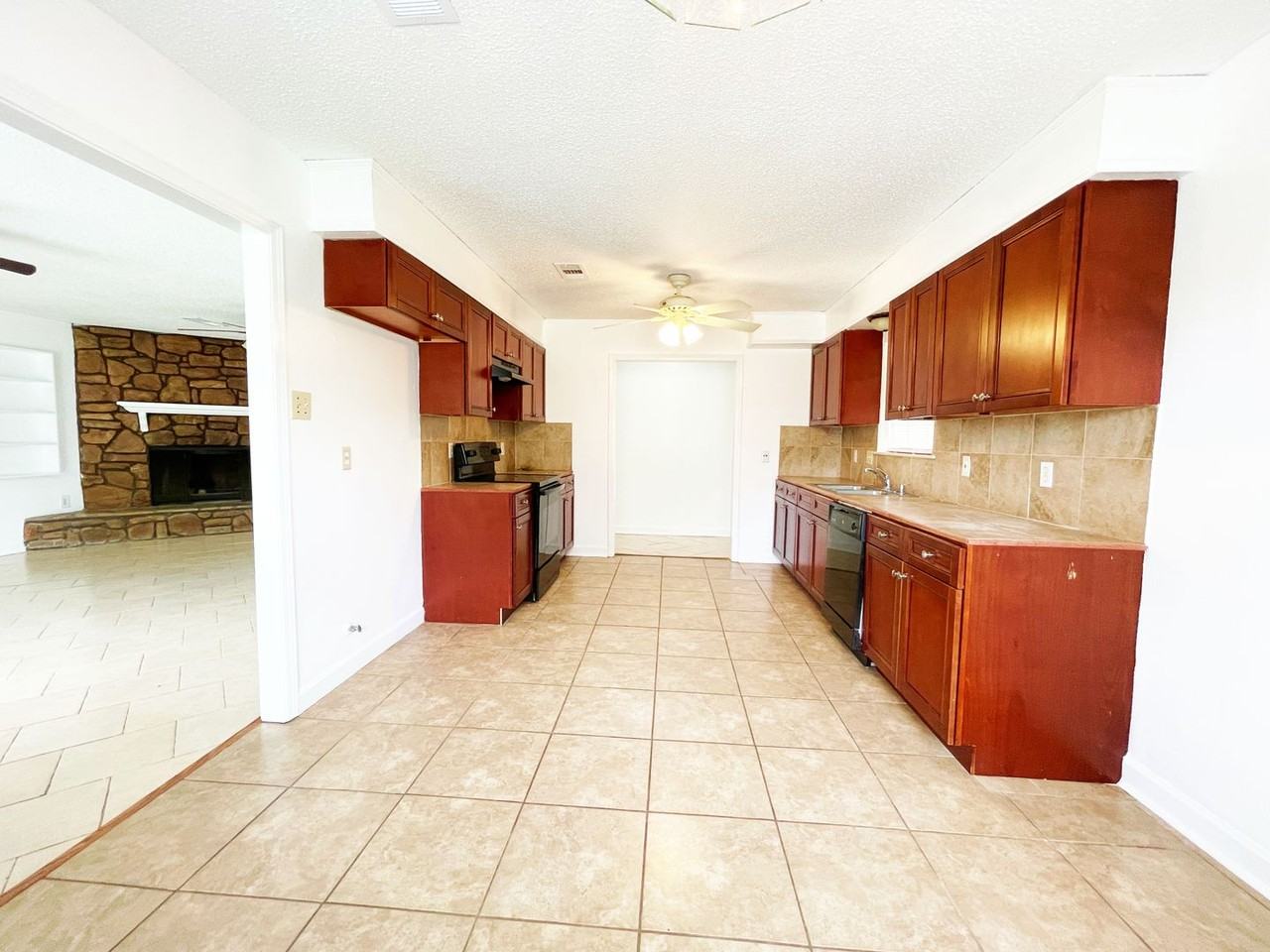 16405 Patton Ave - Photo 2 of 19