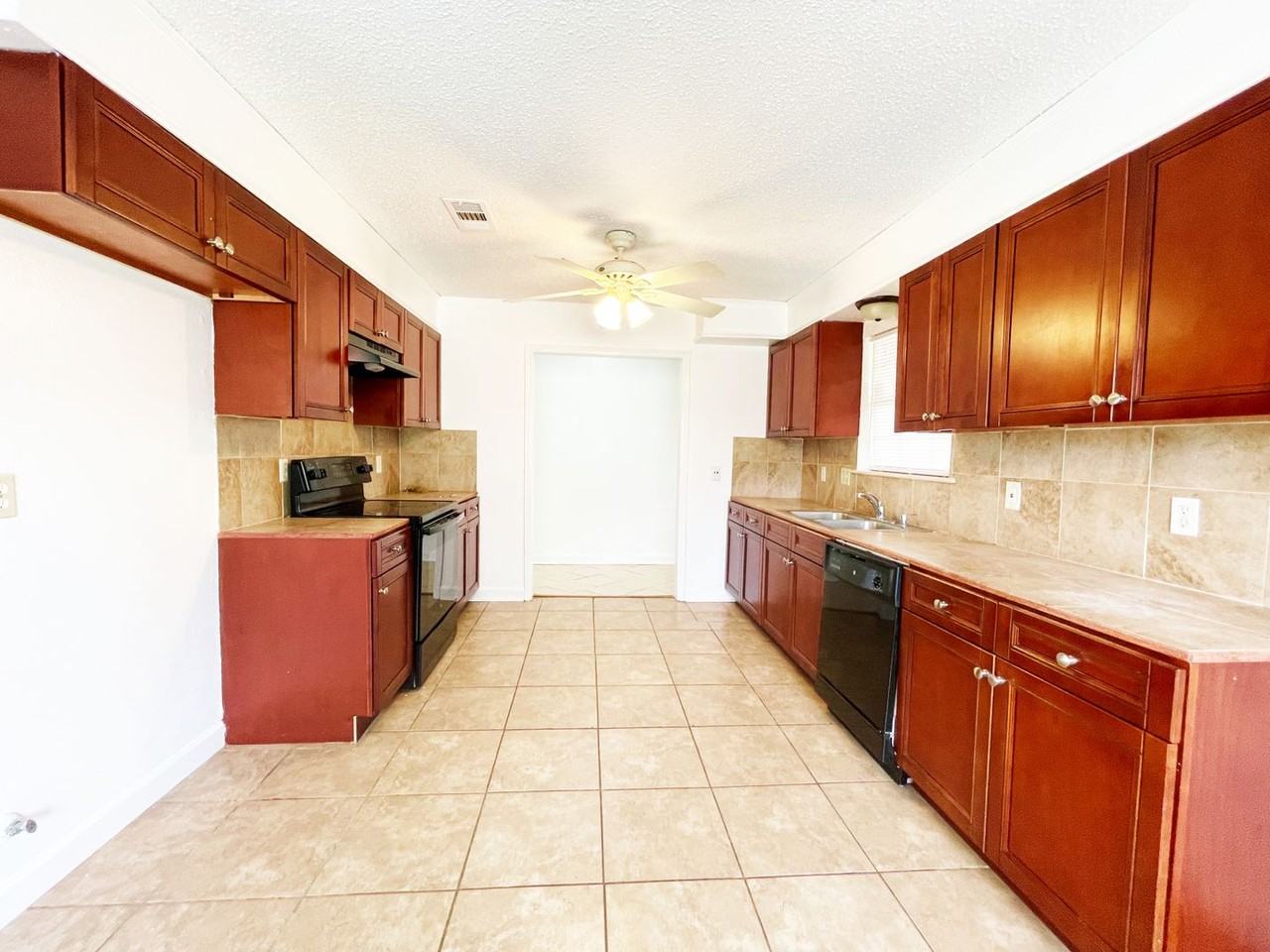16405 Patton Ave - Photo 3 of 19
