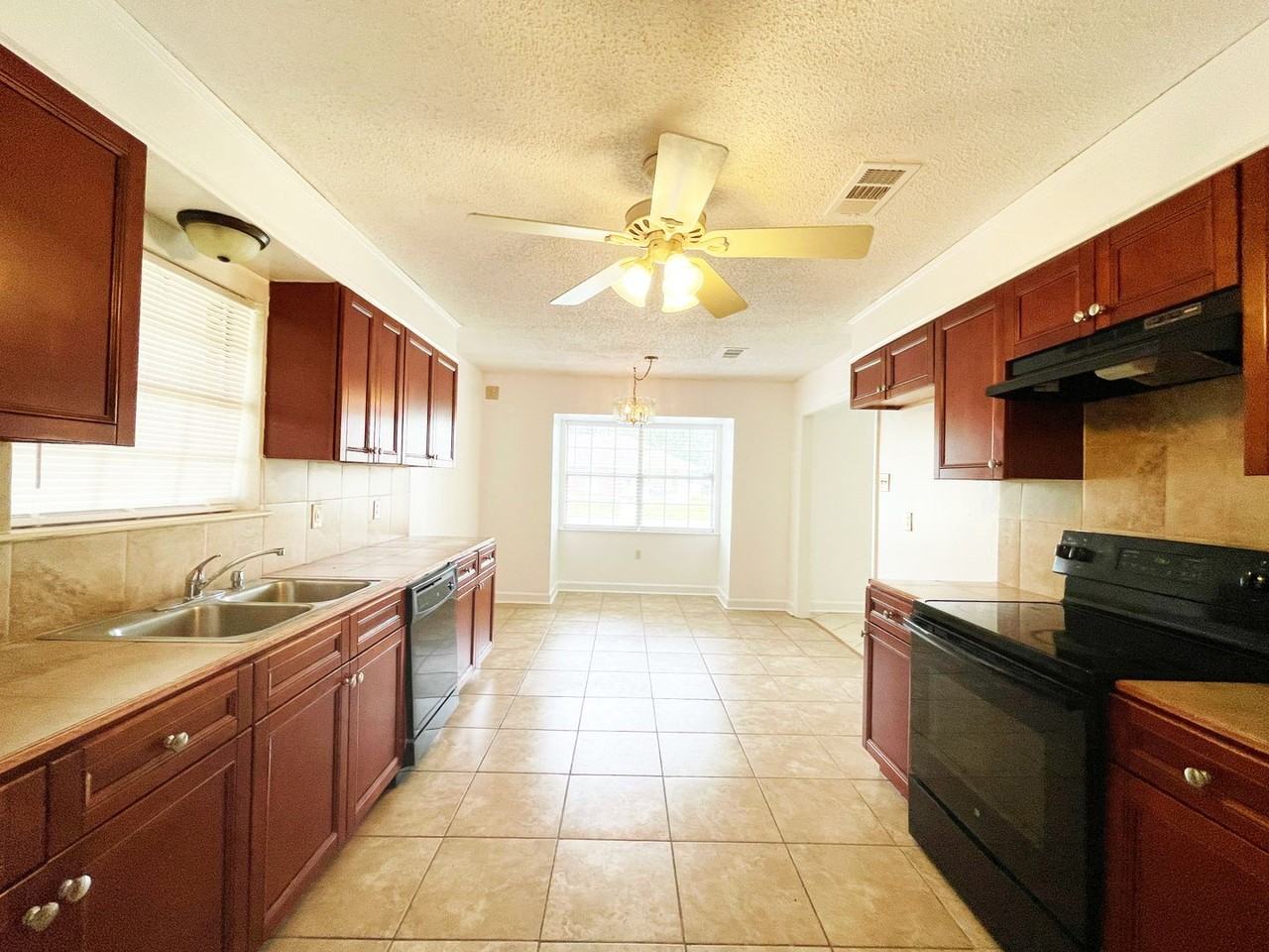 16405 Patton Ave - Photo 4 of 19