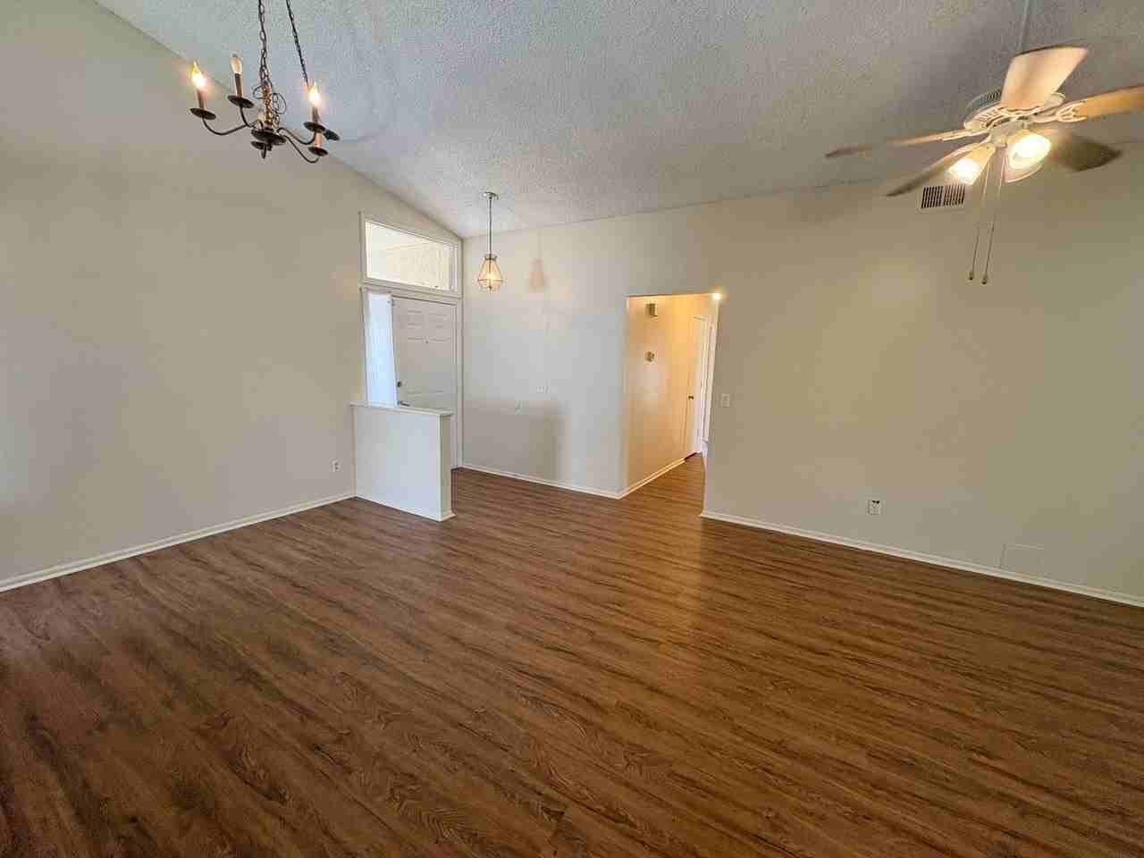 2224 Fairmont Cir - Photo 3 of 24