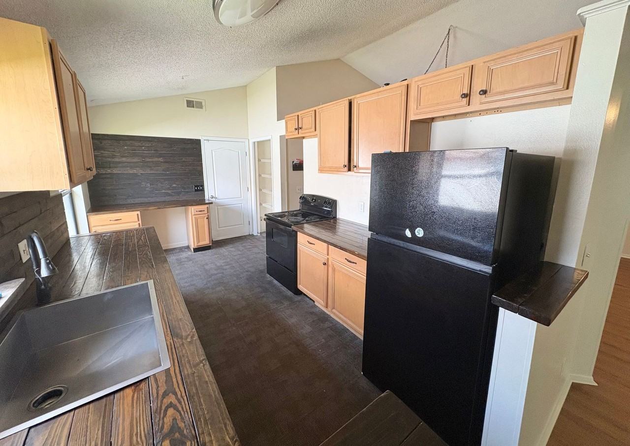 2224 Fairmont Cir - Photo 6 of 24