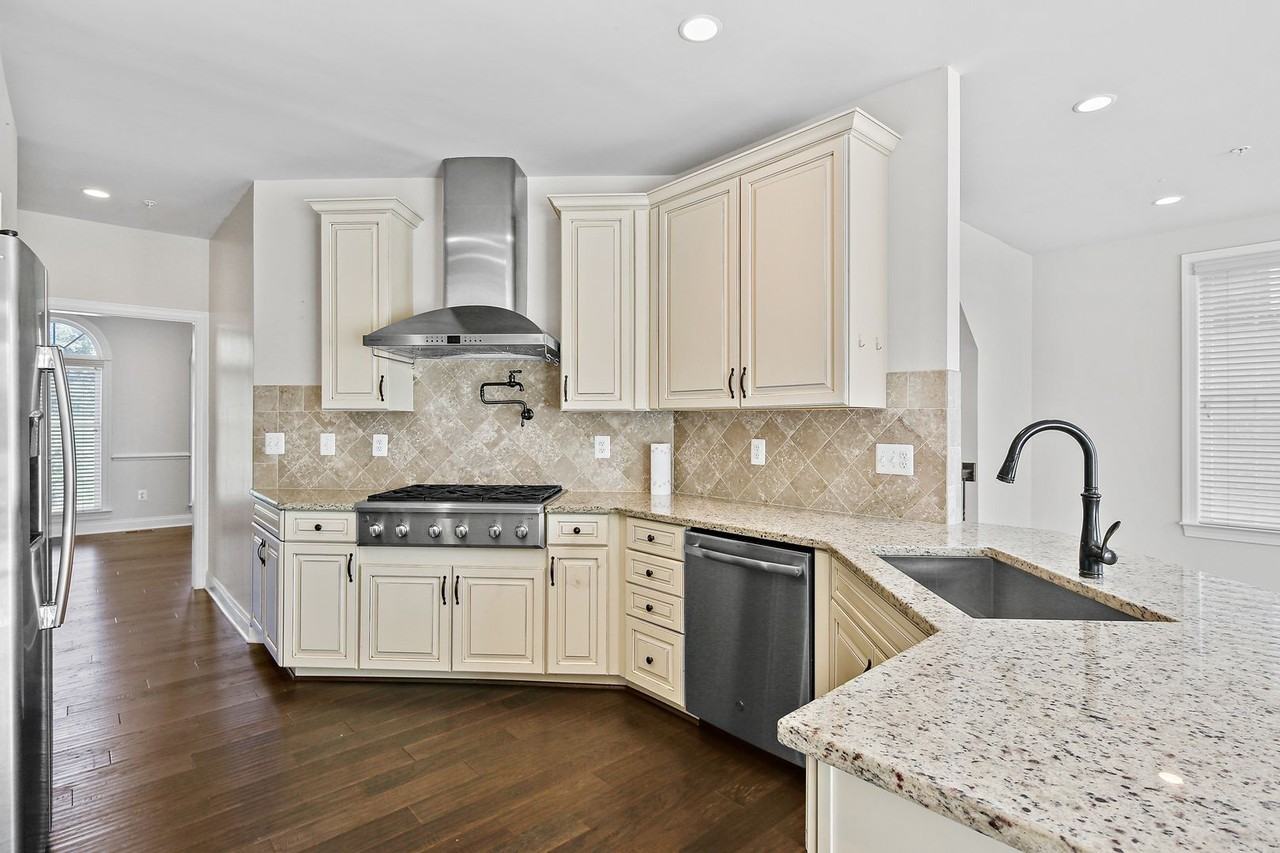2542 Cherry Tree Rd - Photo 3 of 23