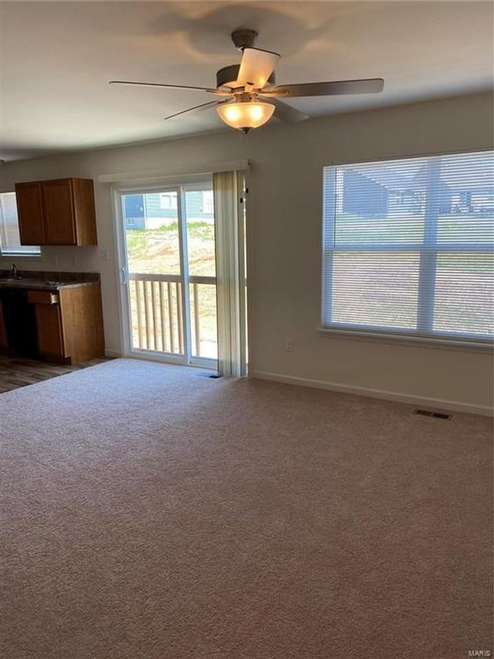 612 Summer Breeze Ln - Photo 2 of 17