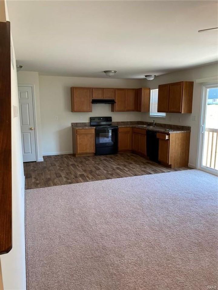 612 Summer Breeze Ln - Photo 3 of 17