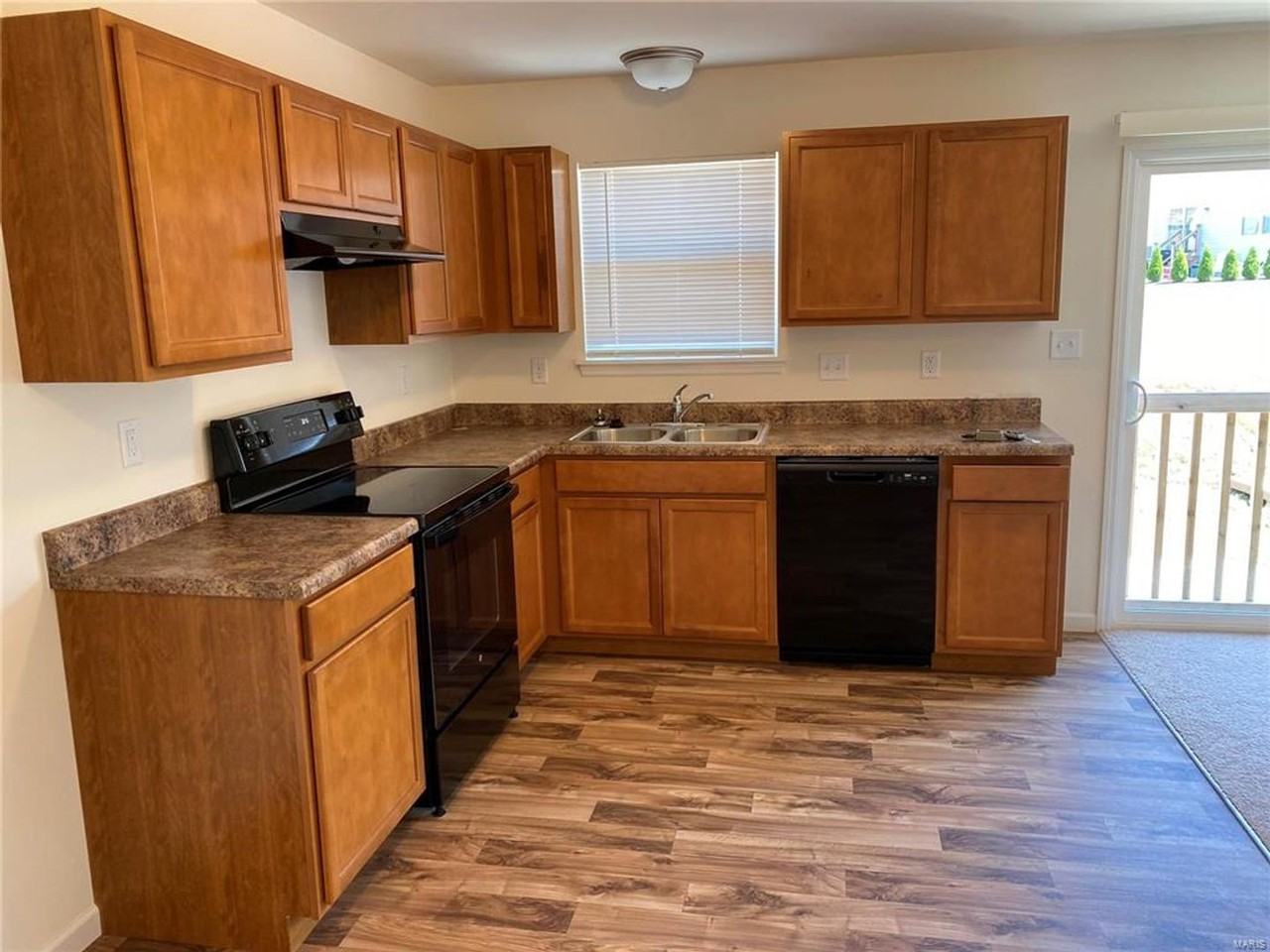 612 Summer Breeze Ln - Photo 5 of 17