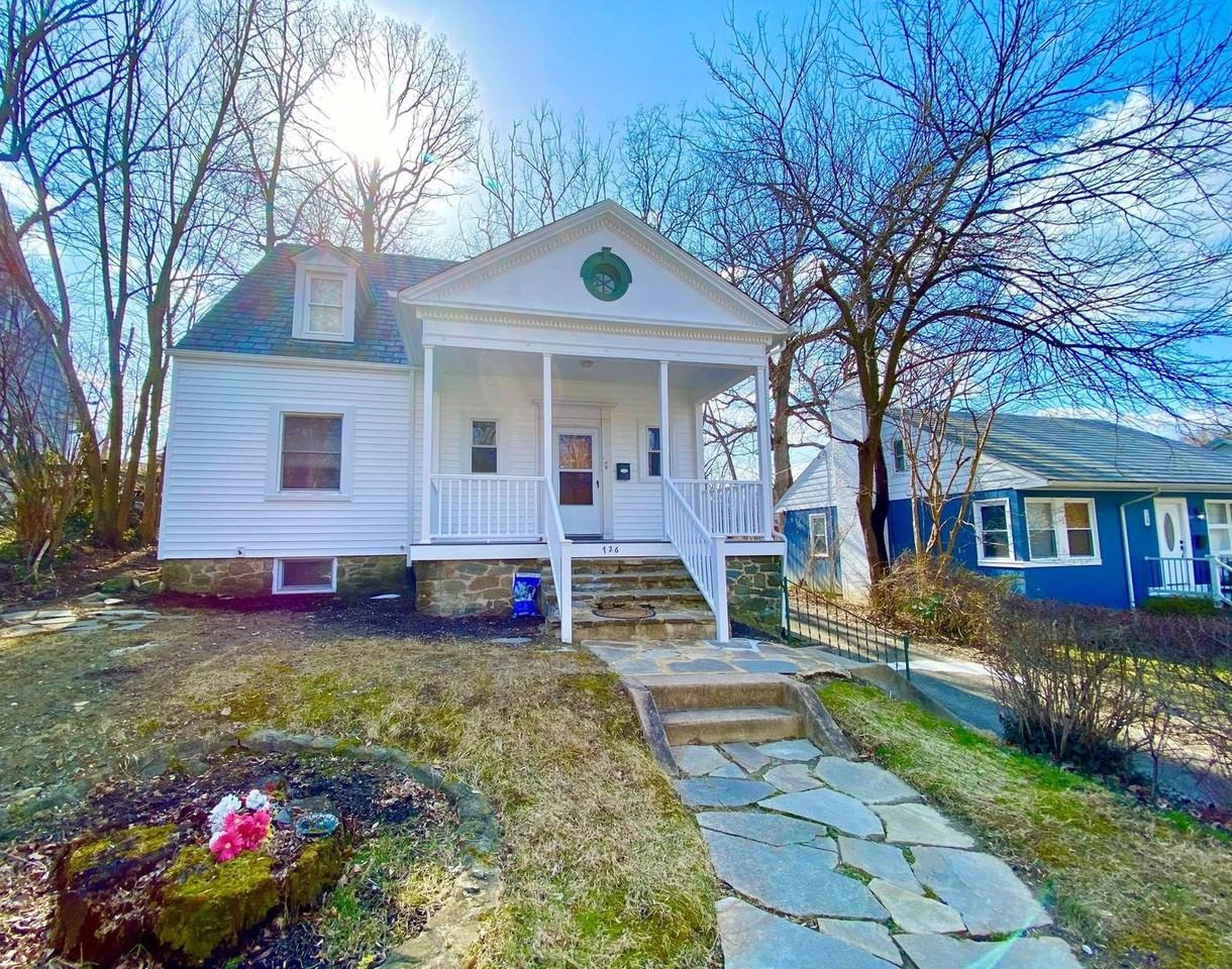 726 Brookwood Rd - Photo 2 of 30