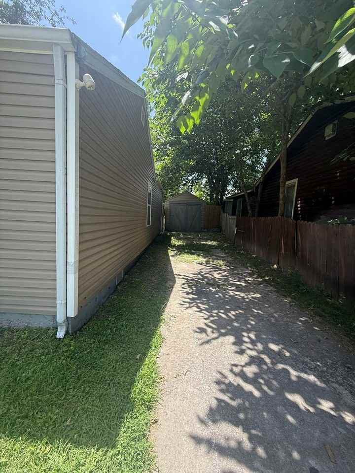 2259 N Bolivar Rd - Photo 2 of 11