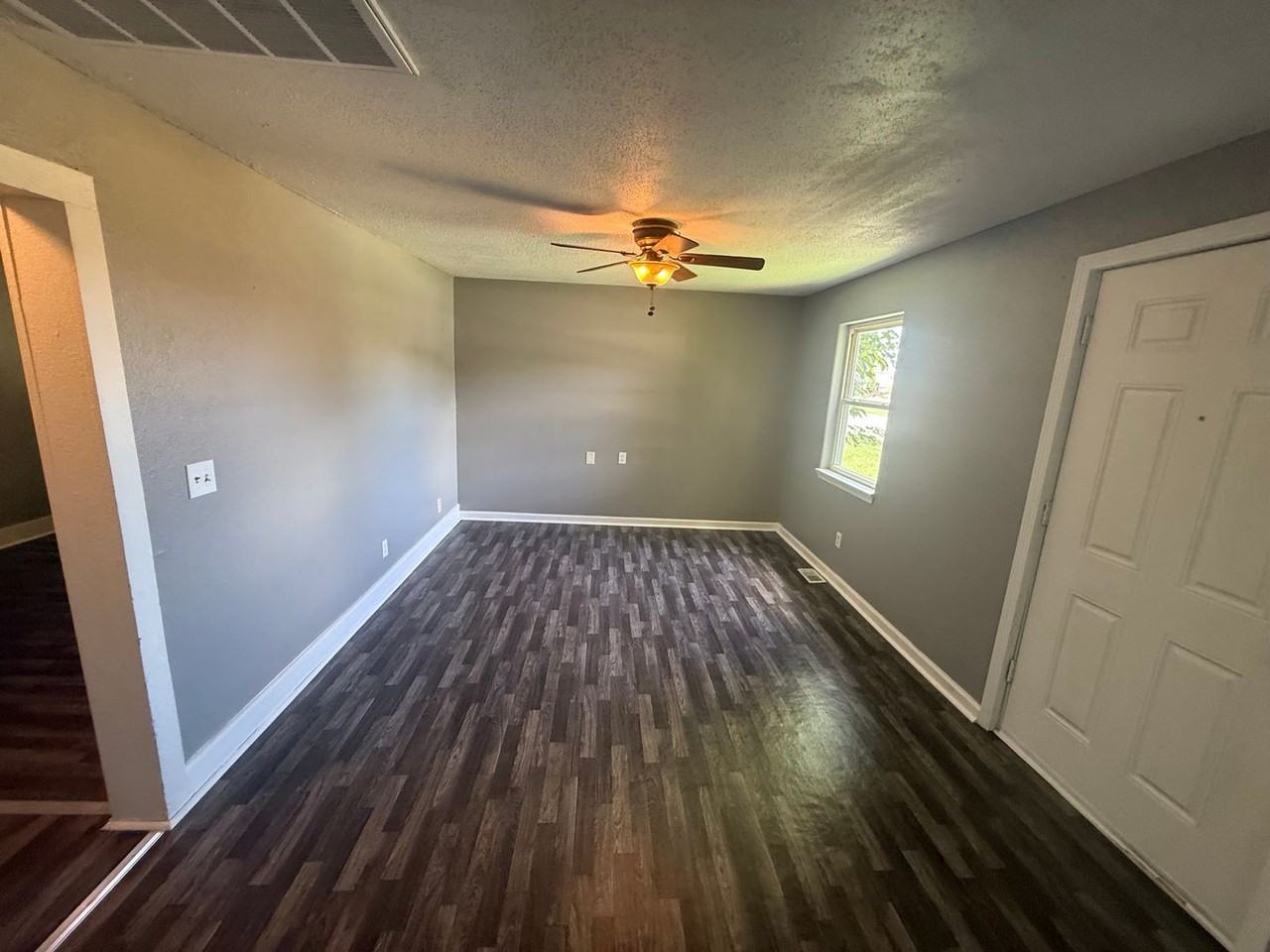 2259 N Bolivar Rd - Photo 3 of 11