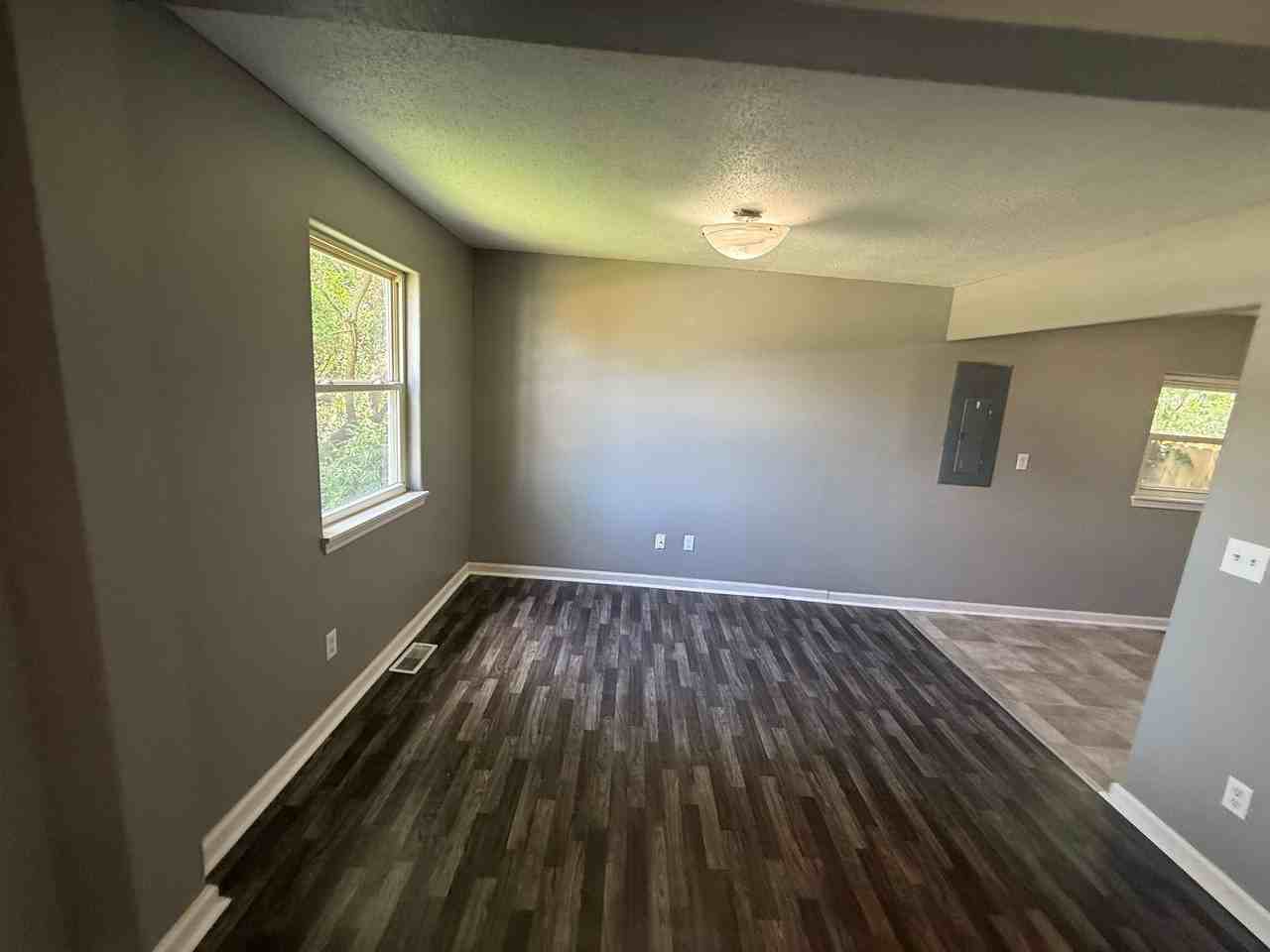 2259 N Bolivar Rd - Photo 4 of 11