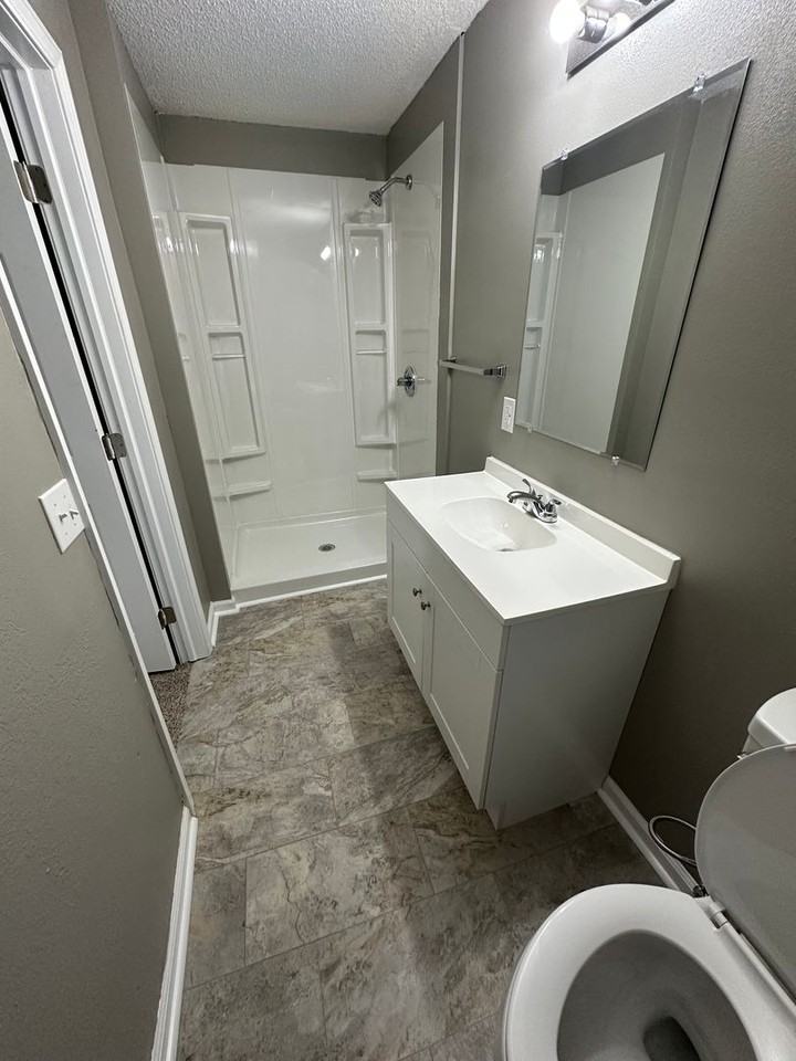 1818 N Weller Ave - Photo 6 of 11