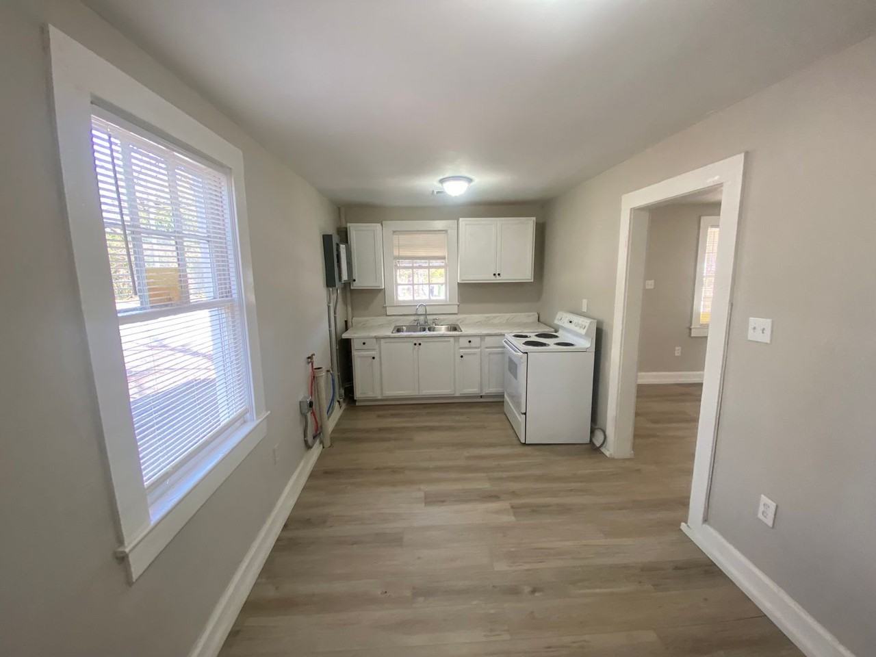 2105 13th Ave - Photo 3 of 11