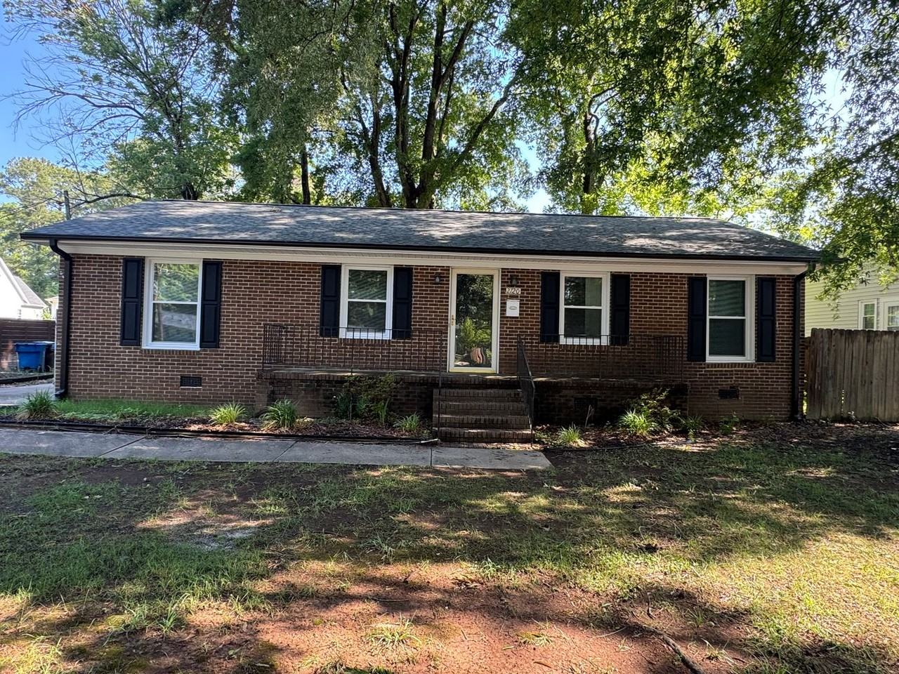 2720 Ellen St - Photo 2 of 10