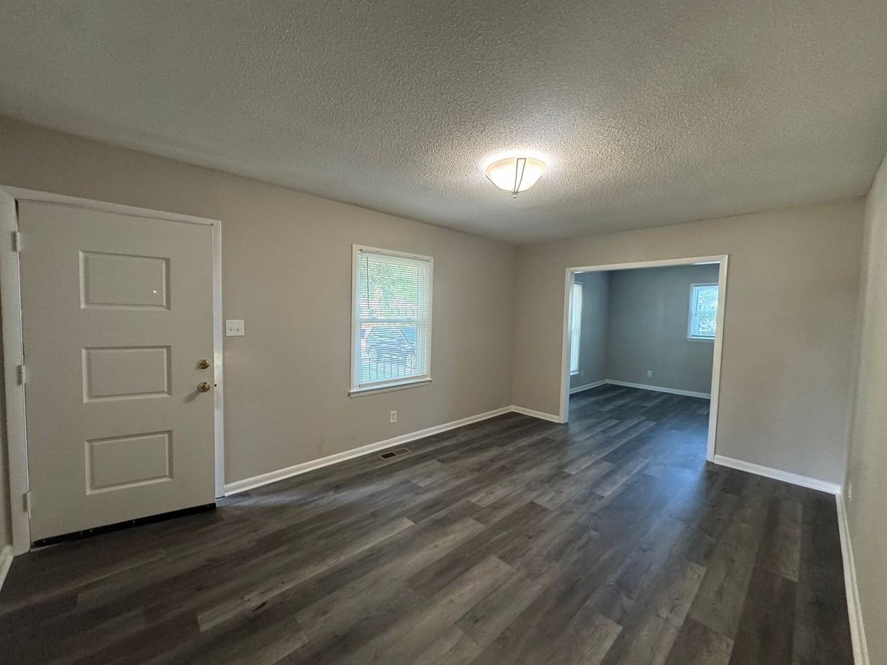 2720 Ellen St - Photo 3 of 10