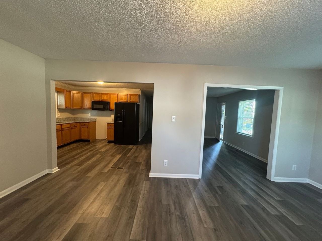 2720 Ellen St - Photo 5 of 10
