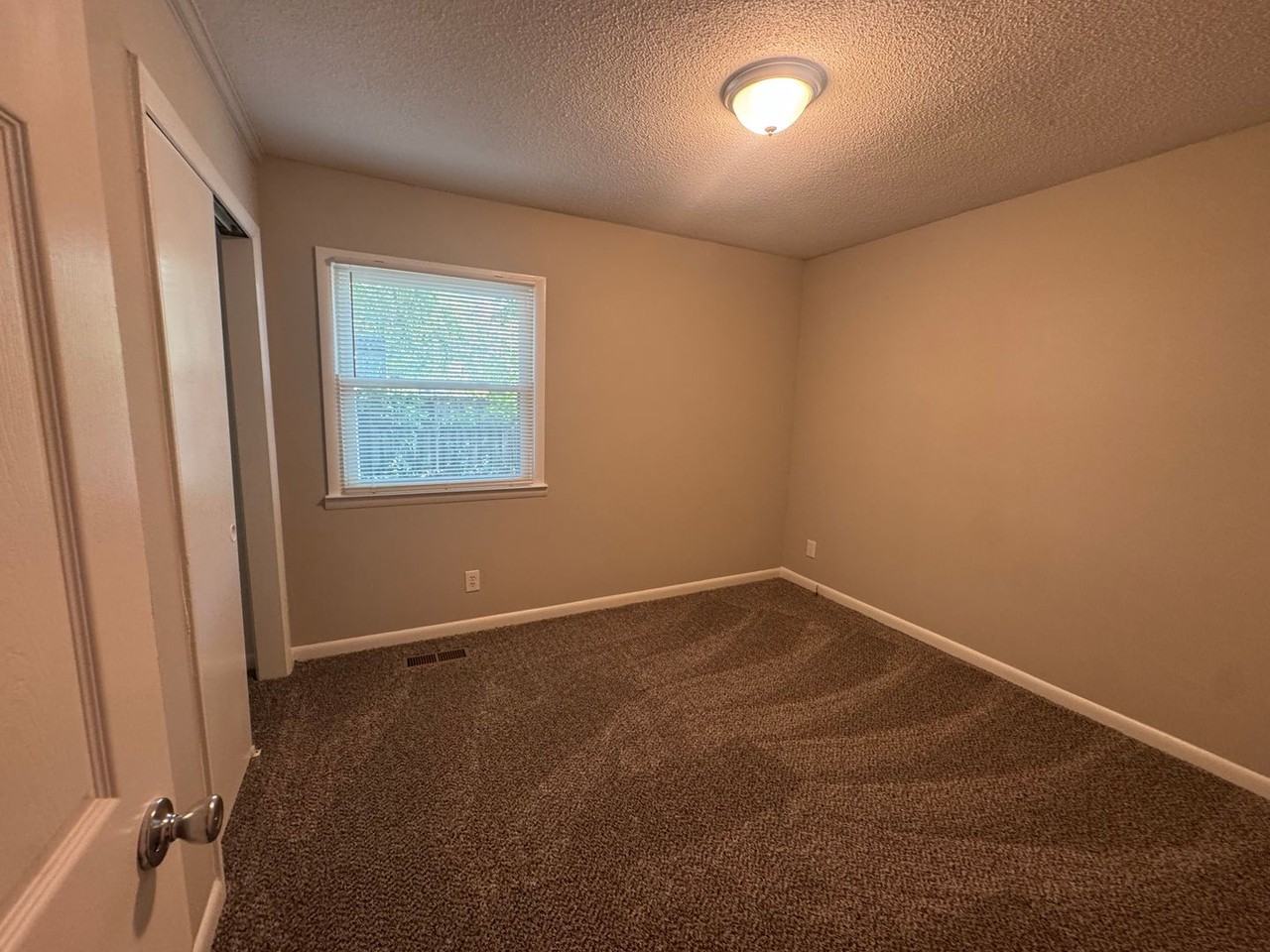 2720 Ellen St - Photo 6 of 10