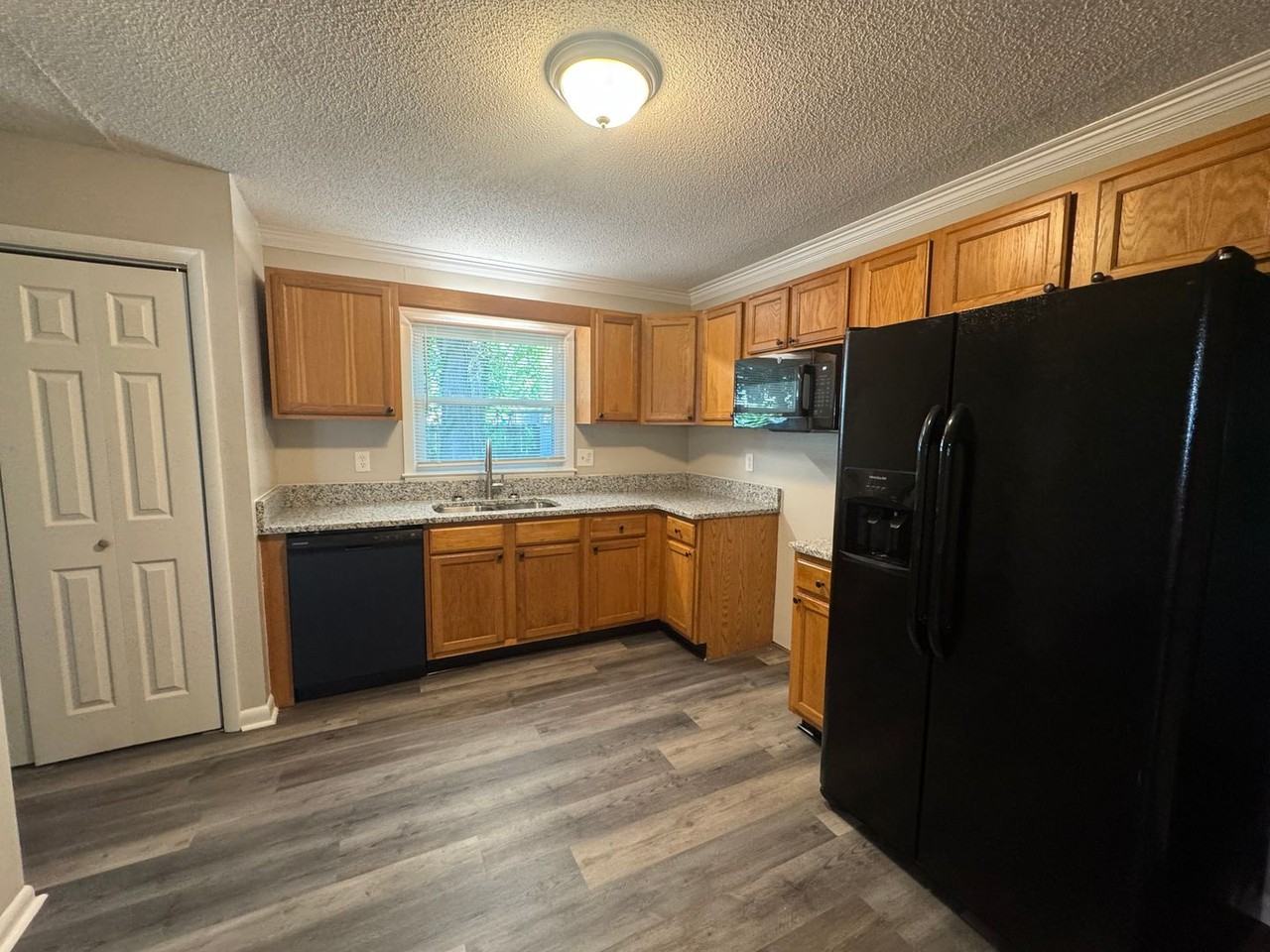 2720 Ellen St - Photo 7 of 10