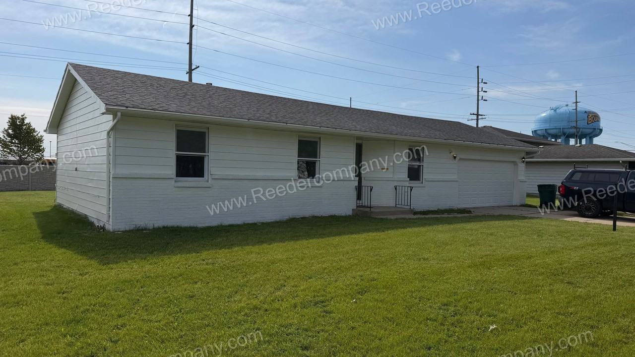 6415 6415 Reverend Burns Drive - Photo 2 of 16