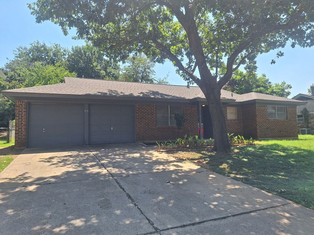 513 Simmons Dr - Photo 2 of 33
