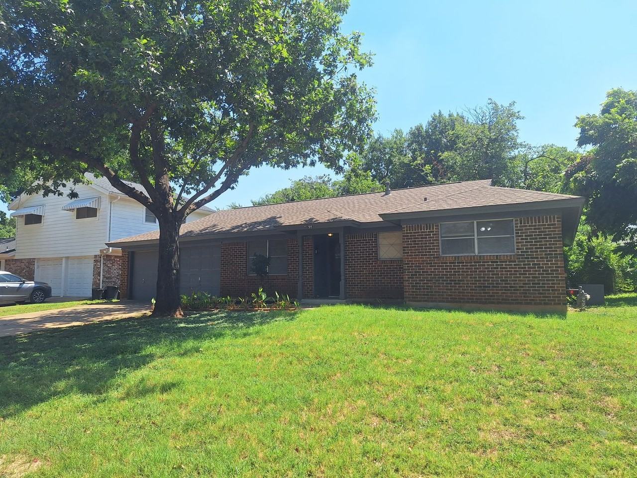 513 Simmons Dr - Photo 3 of 33