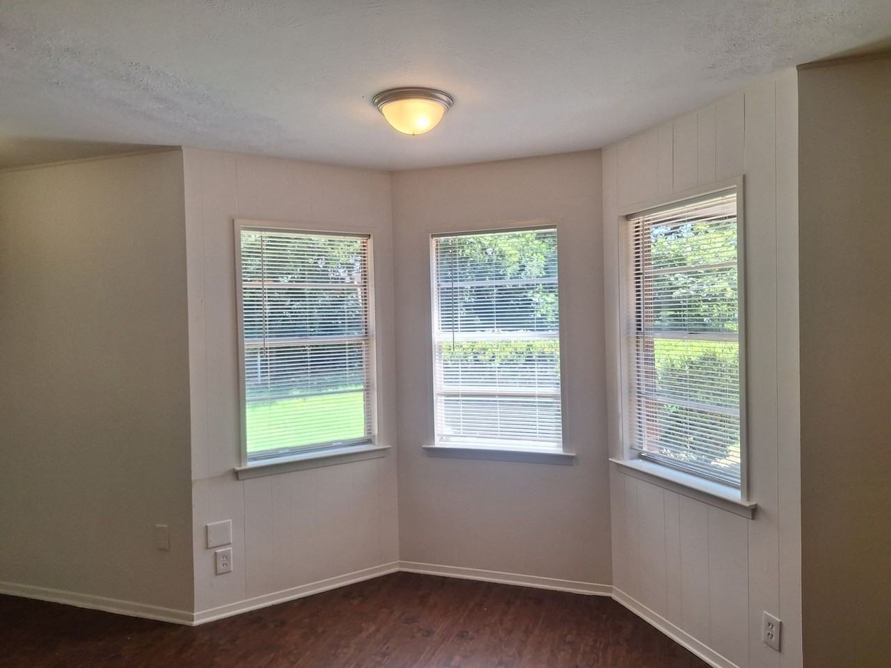 513 Simmons Dr - Photo 6 of 33