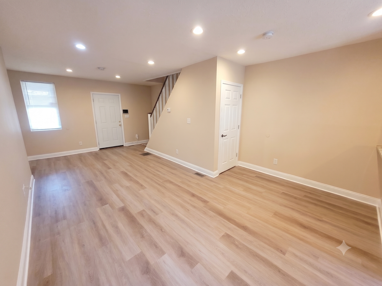 5951 Elsinore St - Photo 2 of 9